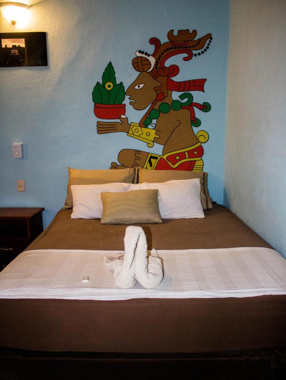 Tikal Backpackers Hostel Flores Esterno foto