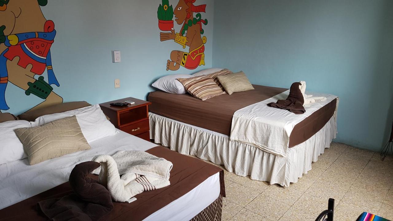 Tikal Backpackers Hostel Flores Esterno foto