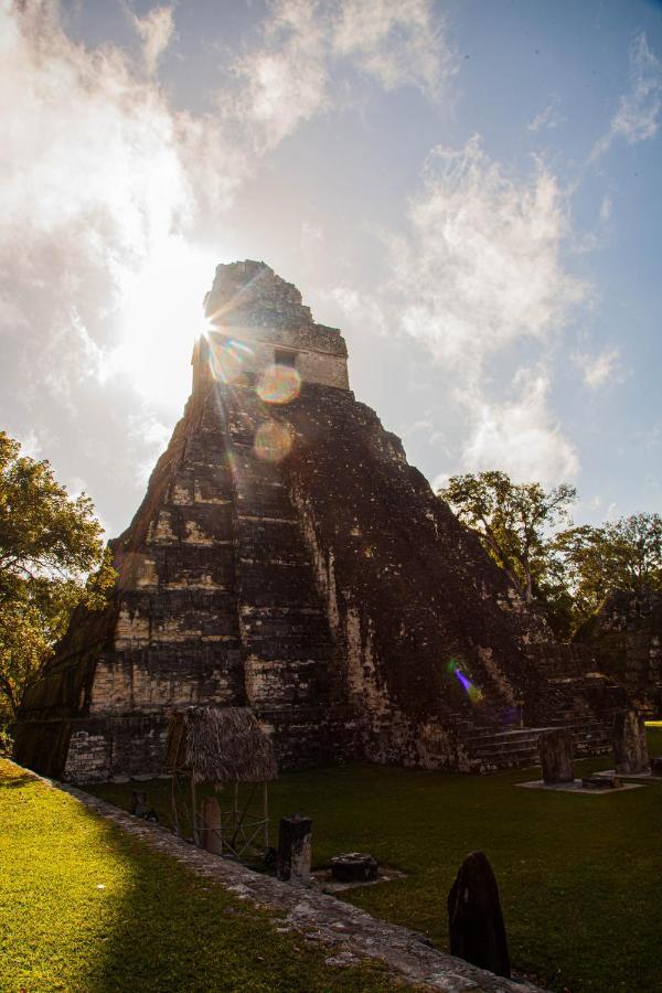 Tikal Backpackers Hostel Flores Esterno foto